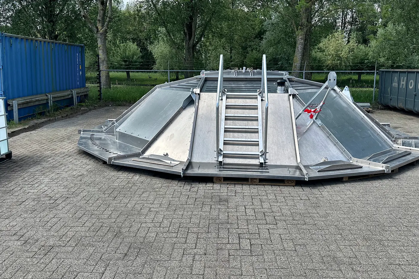 Aluminium kap met ladder en leuningen